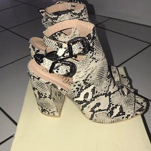 Snake skin sandals vintage look